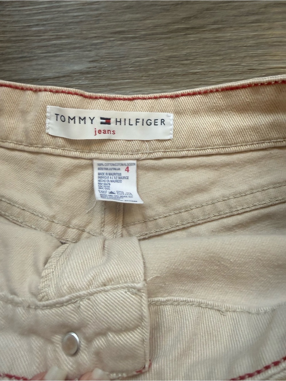 Tommy Hilfiger Cream Denim Shorts with Front Patch Pockets - Picture 4 of 4
